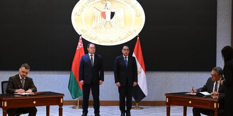رئيسا وزراء مصر وبيلاروسيا يشهدان توقيع مُذكرة تفاهم لتعزيز التعاون