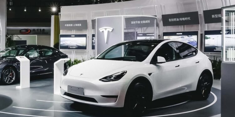 وكالة الطاقة تتوقع استحواذ المركبات الكهربائية على 20% من مبيعات السيارات عالمياً