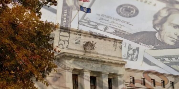 صندوق النقد يتوقع ارتفاع العجز الأمريكي مع منحنى ديون أكثر حدة