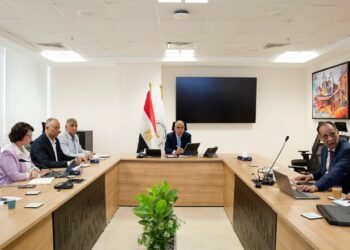 وزير الري يتابع  أعمال تبطين الترع بإستخدام مواد صديقة للبيئة