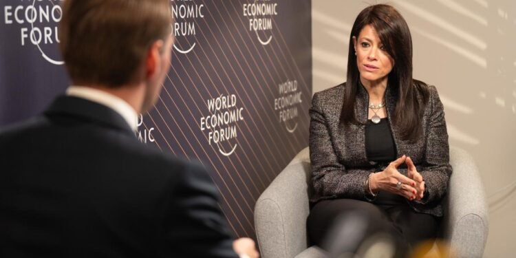 وزيرة التعاون الدولي تدعو للتعاون الإقليمي في مجال الطاقة المتجددة