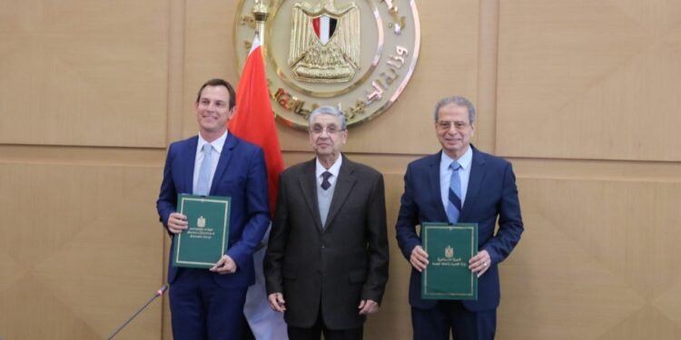 توقيع بروتوكول تعاون بين الشركة القابضة للكهرباء وشركة شنايدر اليكتريك مصر 