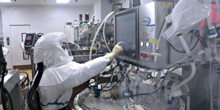 إيفا فارما تستثمر 1.8 مليار جنيه في إنشاء مجمع لقاحات بيطرية