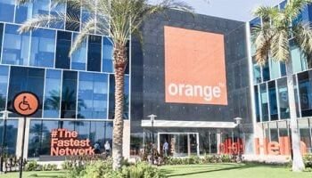 محادثات بين “فوداكوم” و”أورانج” لصفقة محتملة حول الشبكة في إفريقيا
