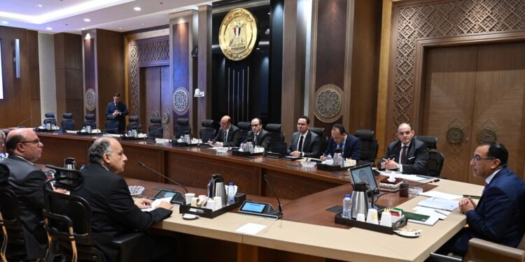 وزير التجارة والصناعة: 28% نمو في صادرات مواد البناء العام الماضي