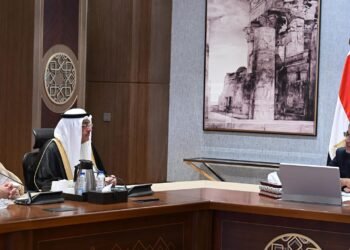 رئيس الوزراء يبحث مع مسئوليين سعوديين ضخ استثمارات جديدة في مصر