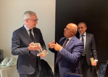 مذكرة تفاهم لخارطة الطريق بين وزير النقل ووزارة الاقتصاد والمالية الفرنسية