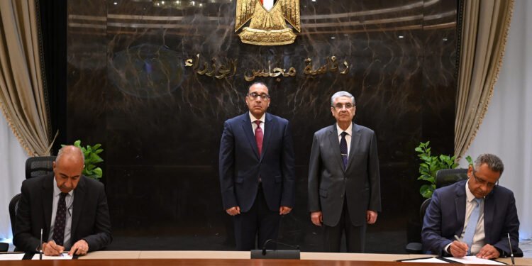 تنفيذ مشروعين لإنتاج الكهرباء من طاقة الرياح بغرب سوهاج بقدرة إجمالية 8 جيجاوات