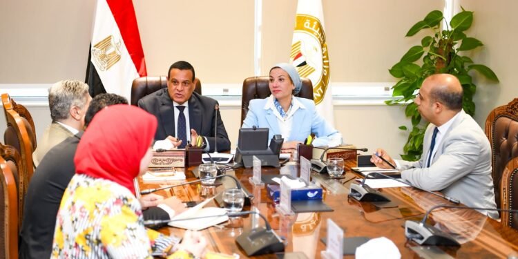 وزيرا البيئة والتنمية المحلية يتابعان مستجدات تنفيذ منظومة إدارة المخلفات الصلبة