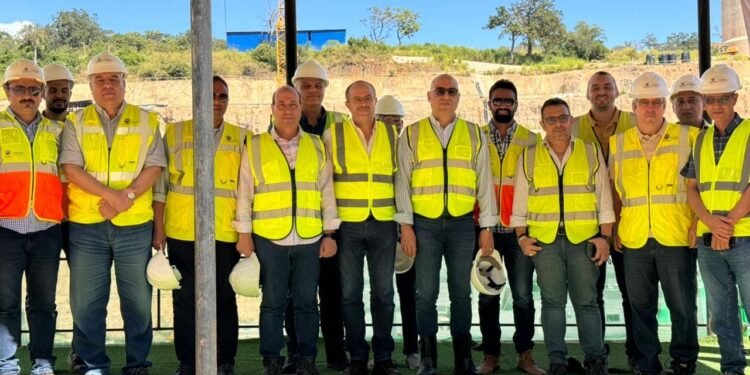 وزير الإسكان يتفقد محطة لتوليد الطاقة الكهرومائية بقدرة 2115 ميجا وات بتنزانيا