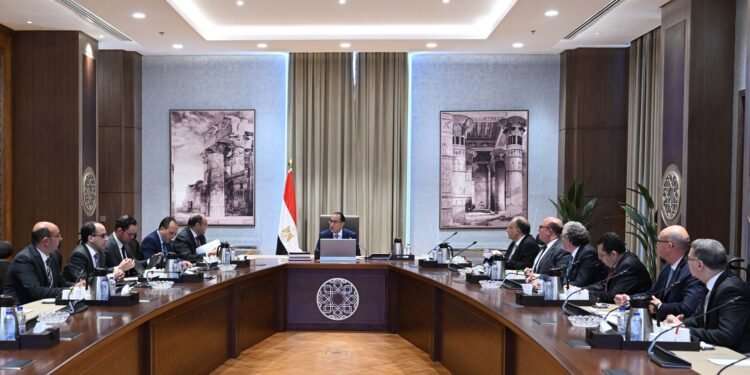 مدبولي يُوجه بسرعة إنهاء منظومة النقل الذكي تمهيدًا لبدء تشغيلها