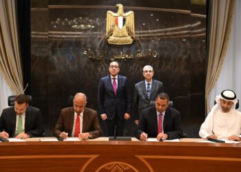 تنفيذ مشروع لإنتاج الكهرباء بغرب سوهاج بقدرة 10 جيجاوات واستثمارات تتخطى 10 مليارات دولار