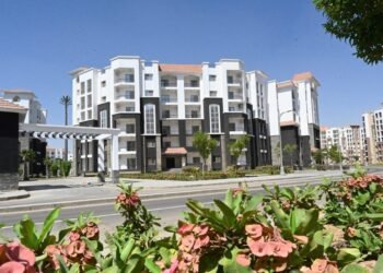 وزير الإسكان: بدء تسليم وحدات الحي السكني الثالث R3 بالعاصمة الادارية الجديدة