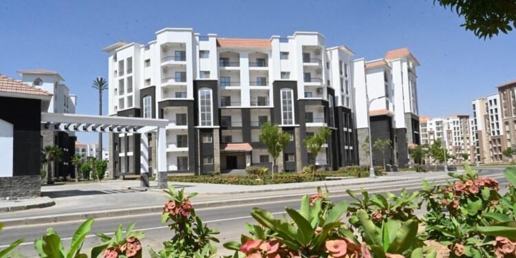 وزير الإسكان: بدء تسليم وحدات الحي السكني الثالث R3 بالعاصمة الادارية الجديدة