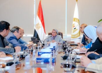 وزيرة البيئة تعقد اجتماعاً موسعاً لبحث فرص التخلص من المخلفات