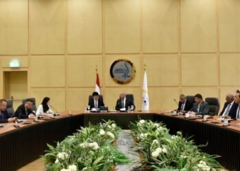 وزير النقل يبحث مع مسؤول صيني سبل الاستثمار في خطوط السكك الحديدية