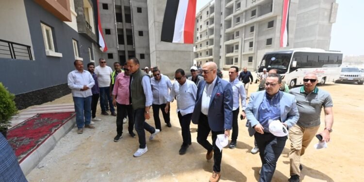 وزير الإسكان يتفقد وحدات “سكن لكل المصريين”  ببنى سويف الجديدة