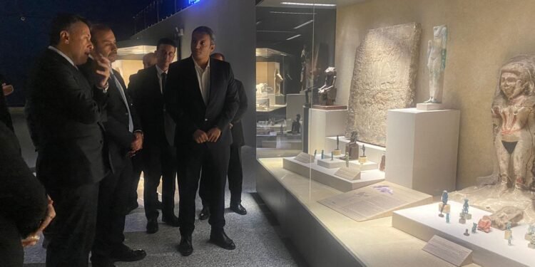 وزير السياحة يقوم بجولة تفقدية بمتحف شرم الشيخ لمتابعة سير العمل