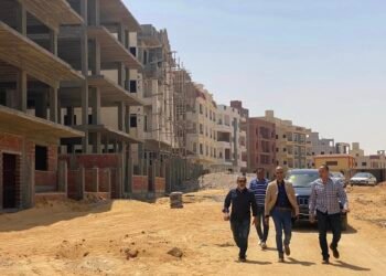  إطلاق التيار الكهربائي وتشغيل محطة الصرف الصحي بأراضي “بيت الوطن”