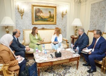 وزيرة التخطيط والتنمية الاقتصادية تبحث سبل التعاون مع نظيرتها التونسية
