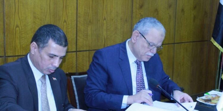 السكر والصناعات التكاملية توقع بروتوكول تعاون مع جامعة أسيوط الجديدة