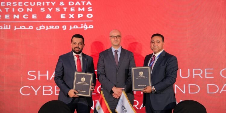 ڤودافون مصر توقع اتفاقية تعاون مع الجهاز القومي لتنظيم الاتصالات لدعم الأمن السيبراني