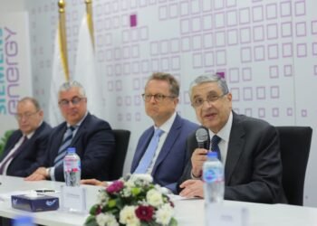 وزير الكهرباء يشهد احتفالية “سيمنس” لتدشين تشغيل نظام الطاقة الشمسية الكهروضوئية