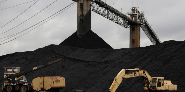 470 مليار دولار قروض من البنوك للشركات العاملة بالفحم خلال 3 أعوام