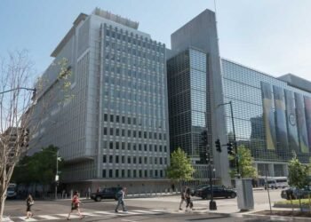 البنك الدولي: تحويلات المال إلى الدول النامية تراجعت في 2023