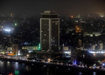 مصر تؤجل رفع فاتورة الكهرباء حتى سبتمبر