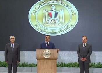 الحكومة تضع خطة بتكلفة مليار دولار لتخفيف فترة انقطاع الكهرباء