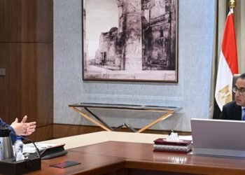 رئيس الوزراء يتابع الموقف التنفيذي للإفراج الجمركي عن البضائع في الموانئ