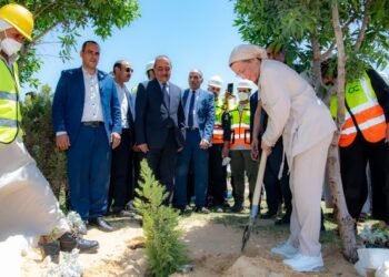 وزيرة البيئة تزور مصنع زيرو كاربون لتدوير المخلفات بالإسماعيلية