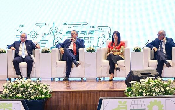 حسام هيبة: جذب استثمارات أجنبية مباشرة بقيمة 10.04 مليارات دولار خلال 2023