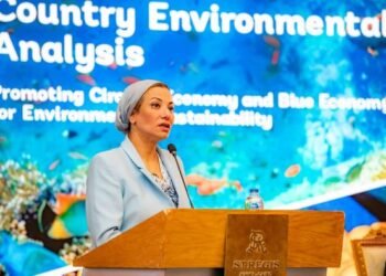 وزيرة البيئة