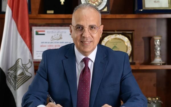 وزير الري يتابع الموقف التنفيذي لمجموعة قناطر ديروط الجديدة بنسبة تنفيذ 50%