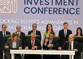 رئيس الوزراء يشهد توقيع اتفاقية دراسة جدوى لتصنيع السيارات بشرق بورسعيد