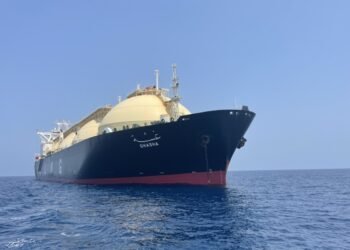 مصر تطرح مناقصة خلال أيام لاستيراد 15 شحنة من الغاز المسال