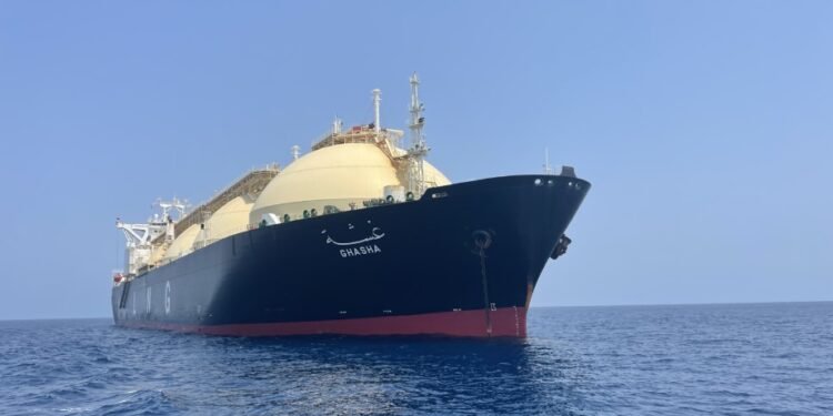 مصر تطرح مناقصة خلال أيام لاستيراد 15 شحنة من الغاز المسال