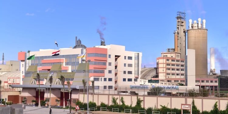 أبو قير للأسمدة توافق على إحلال الهيدروجين للغاز الطبيعي وإنشاء محطات طاقة شمسية