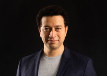 كرم سولار: إنشاء محطات الطاقة الشمسية حل غير عملي لإنقطاع الكهرباء