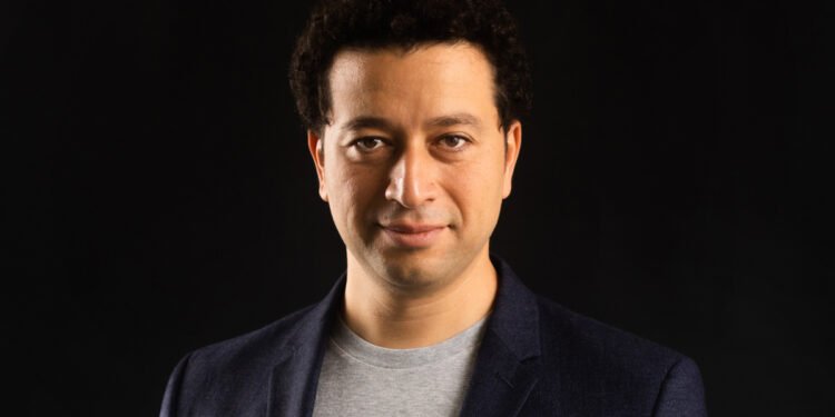 كرم سولار: إنشاء محطات الطاقة الشمسية حل غير عملي لإنقطاع الكهرباء