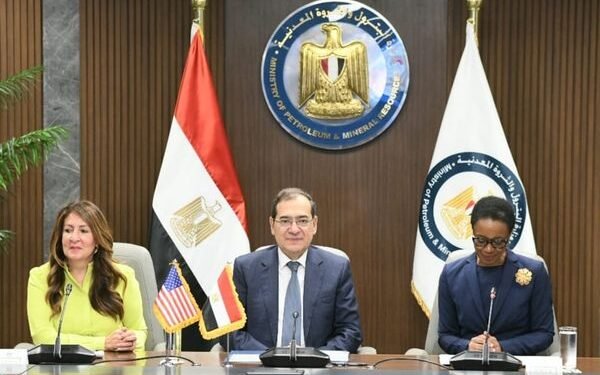 البترول توقع اتفاق منحة دراسة جدوى بين الإسكندرية للبترول والوكالة الأمريكية للتجارة
