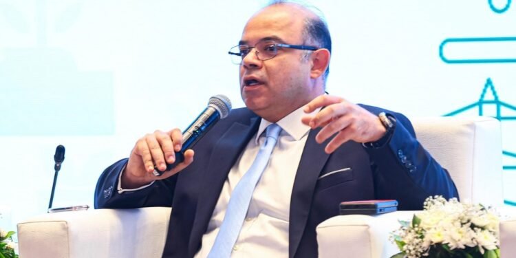 محمد فريد: 3 مسارات متكاملة تنفذها الهيئة لتعزيز التنمية المستدامة ومكافحة تغير المناخ