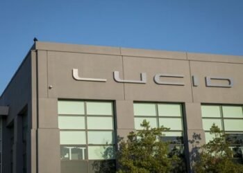 أسهم لوسيد تقفز ومبيعات سياراتها الكهربائية تفوق التوقعات