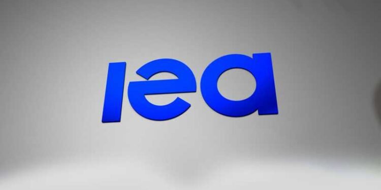 وكالة الطاقة: نمو الطلب العالمي على النفط يتراجع بشكل أكبر