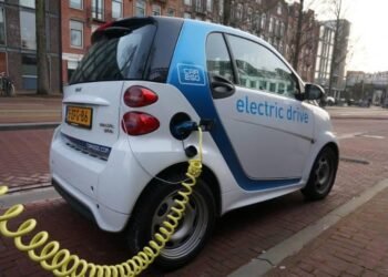 شركة ناشئة تطور بطارية سيارة كهربائية يمكن شحنها في أقل من 5 دقائق