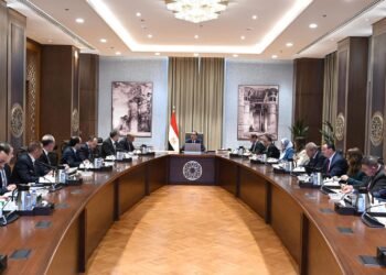 رئيس الوزراء يتابع مع الحكومة الجديدة إجراءات حل مشكلة الكهرباء ووقف تخفيف الأحمال