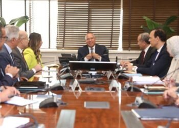 وزير النقل والصناعة يبحث توطين وتنمية صناعة السيارات والصناعات المغذية لها