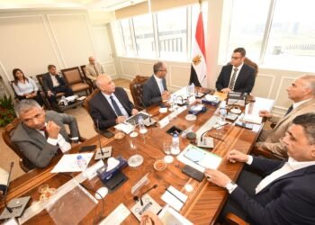 وزير الإسكان يتابع الموقف التنفيذي لمشروعات محطة مياه القاهرة الجديدة من المياة العكرة